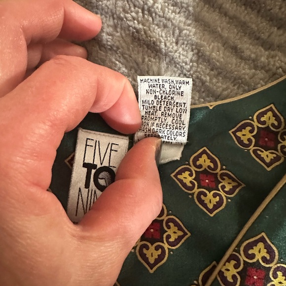 Vanity Fair Green and Red Patterned Top - Picture 8 of 8